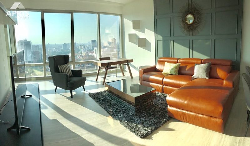 2 bedroom for rent luxury condo at prime location 